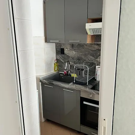 Апартамент Sunny 1br With Free Street Parking Пловдив