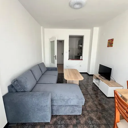 Апартамент Sunny 1br With Free Street Parking *