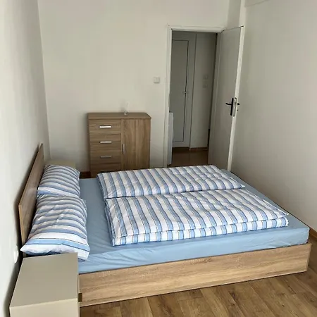 Sunny 1br With Free Street Parking Апартамент