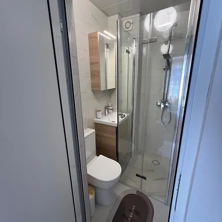 Апартамент Sunny 1br With Free Street Parking Пловдив