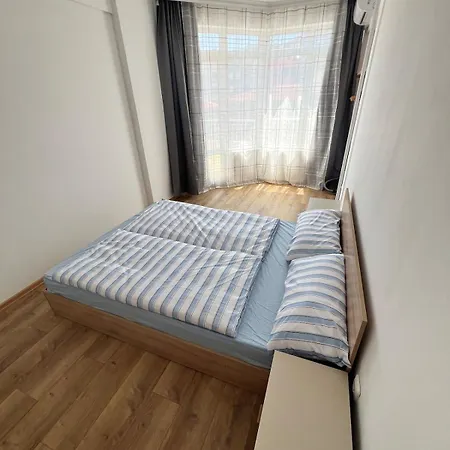 Sunny 1br With Free Street Parking Апартамент Пловдив